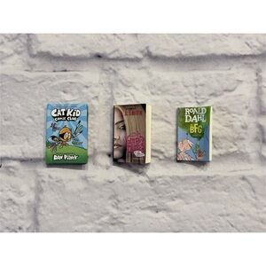 MGA Entertainment Miniverse miniature printed books (3 count)